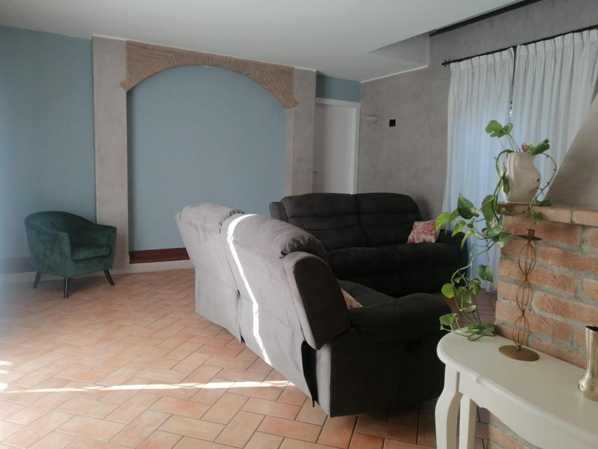 Lussuosa Villa Vicino Alla Stazione Caronno Pertusella Exterior photo