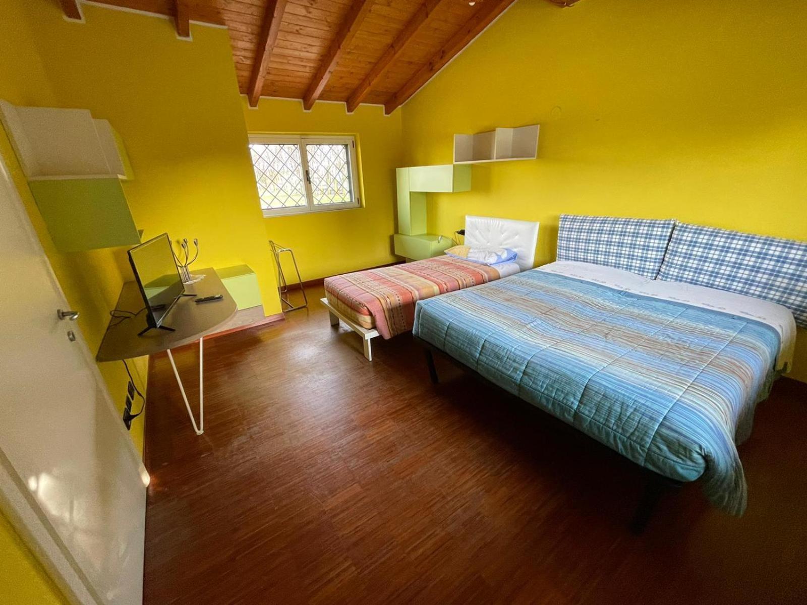 Lussuosa Villa Vicino Alla Stazione Caronno Pertusella Exterior photo
